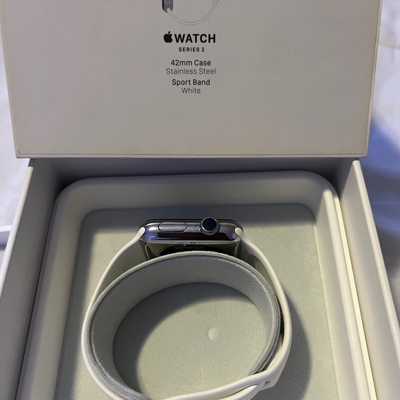 Apple - Picture 2 of 8